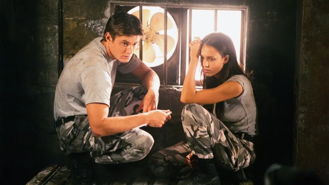 Dark Angel, série de 2000 com Jessica Alba e Jensen Ackles, imagina um mundo pós ataque cibernético em 2019. Parece est…