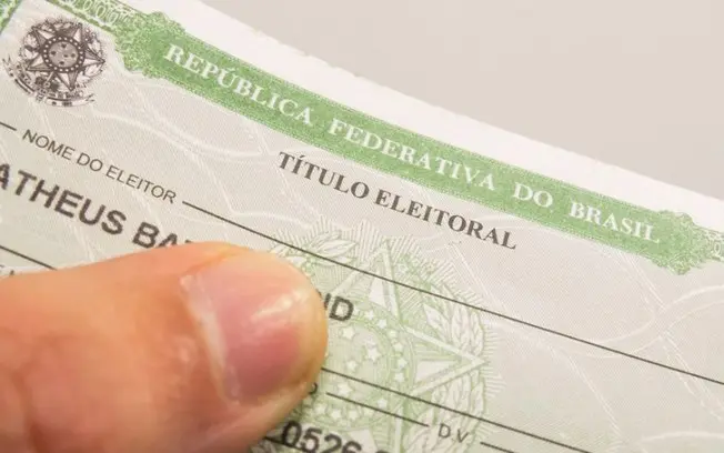 Multa de 3,51 reais por turno pode vir se o eleitor obrigado não votar e nem justificar a ausência. É bom saber como fu…