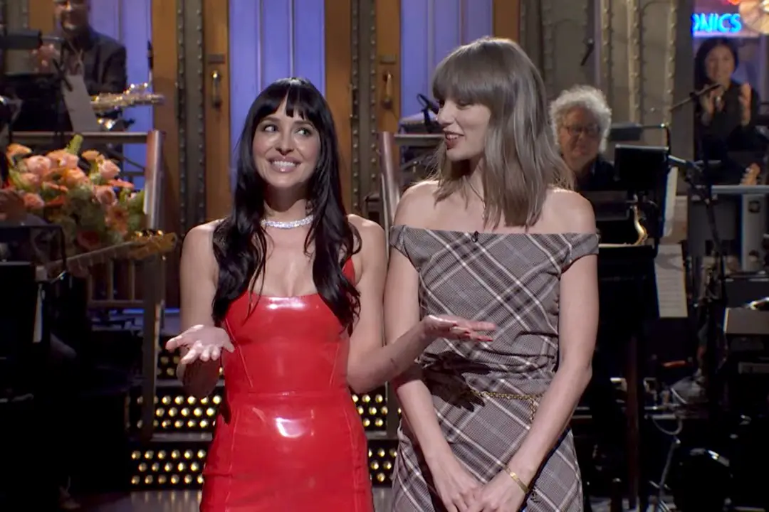 Taylor Swift invadiu o monologo da Dakota Johnson no SNL. Esse tipo de interrupcao mostra a falta de profissionalismo d…