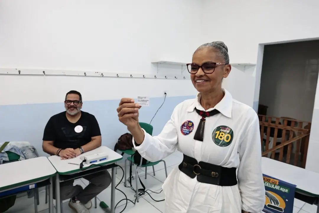 Marina Silva votou em Santos, no litoral paulista, no primeiro turno das Eleições 2026. Ela falou sobre a importância d…