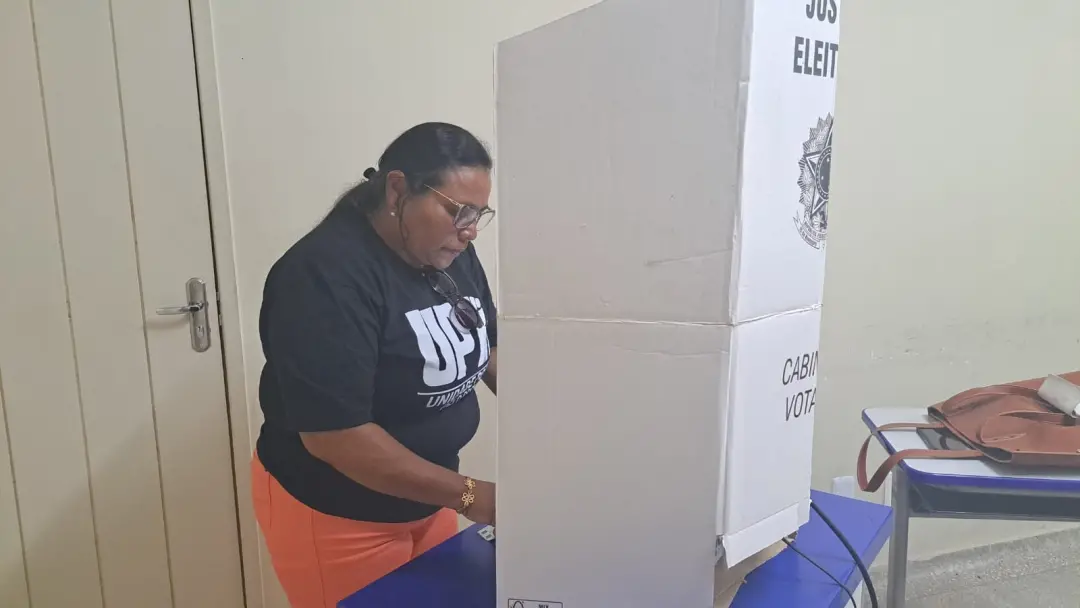 Arinalda do MLB votou na Escola Emília Ramos, em Natal, no domingo. Votar é um direito que mostra engajamento político,…