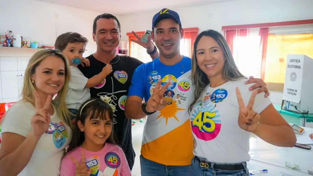 Alexandre Guimarães, candidato ao Senado, votou às 13h em Araguaína, acompanhado da família e de Vicentinho Jr. A gente…