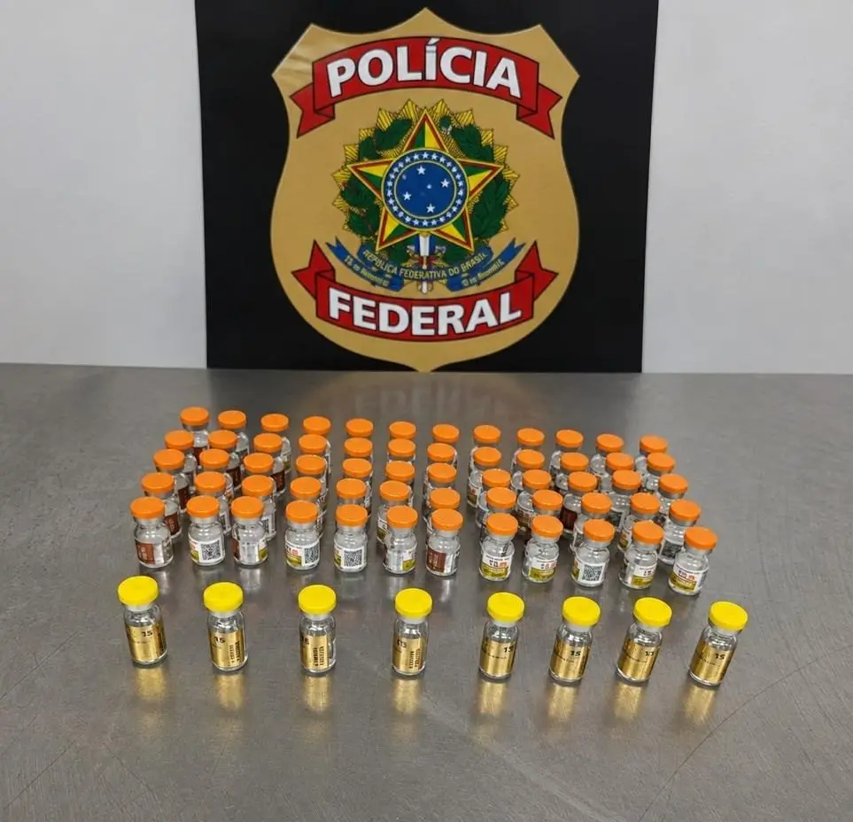 No Galeão, duas mulheres foram presas com medicamentos para emagrecimento trazidos do Paraguai sem a documentação corre…