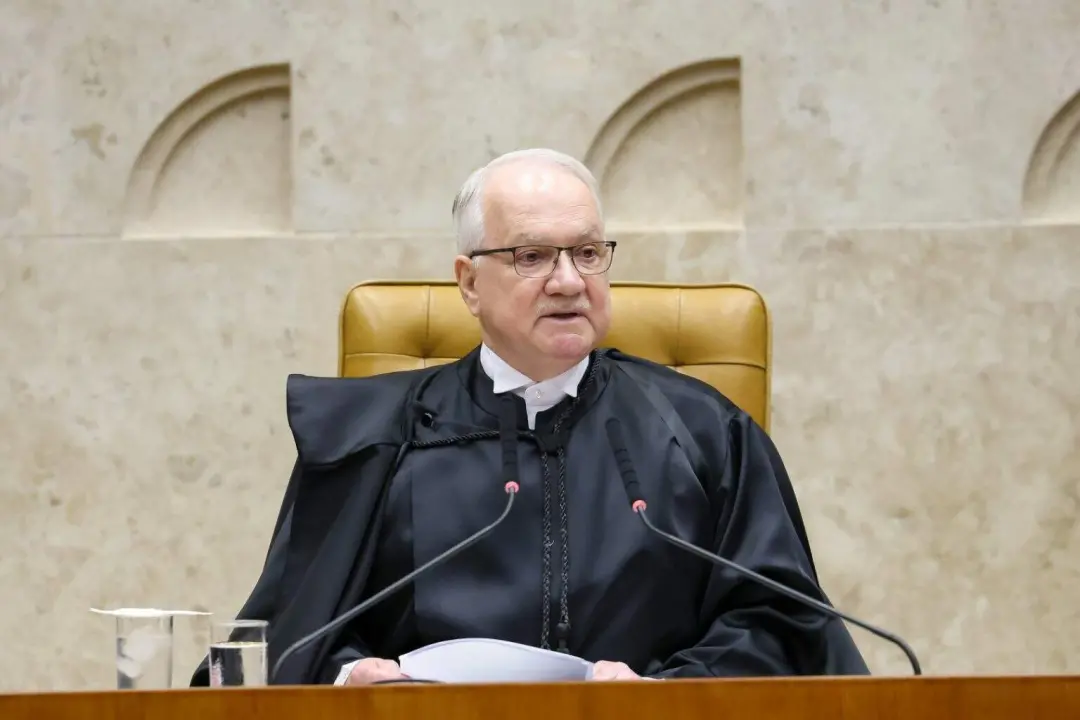 Fachin, presidente do STF, disse que as eleições seguras e transparentes são motor da democracia após votar em Brasília…