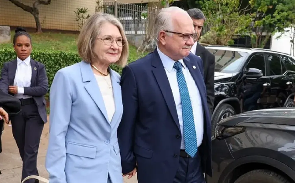 Fachin disse que hoje é dia de liberdade na democracia, ao votar em Brasília junto com a desembargadora Rosana Amara Gi…