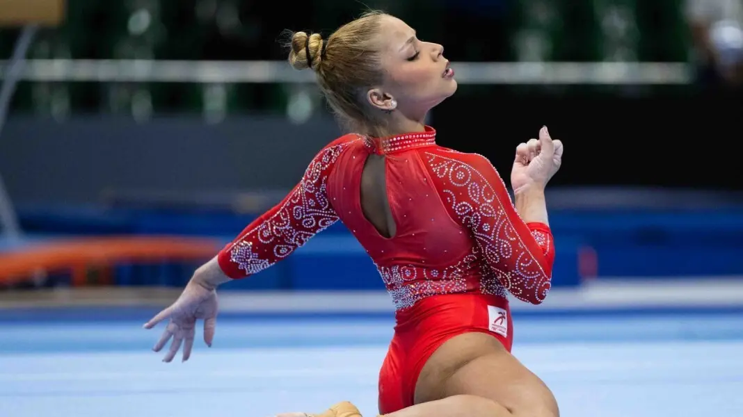 Flávia Saraiva pegou dois ouros e uma prata na Copa do Mundo de Ginástica Artística na Hungria. Isso mostra que o talen…