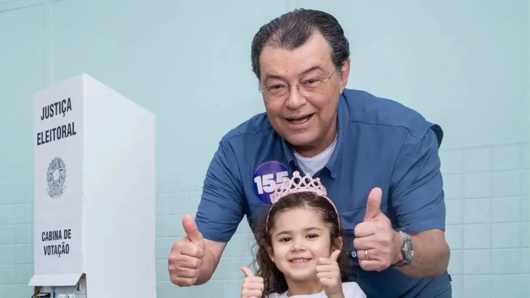 Eduardo Braga votou em Manaus nesse domingo. É importante ver o engajamento do pessoal nas eleições, mostrando o que ca…