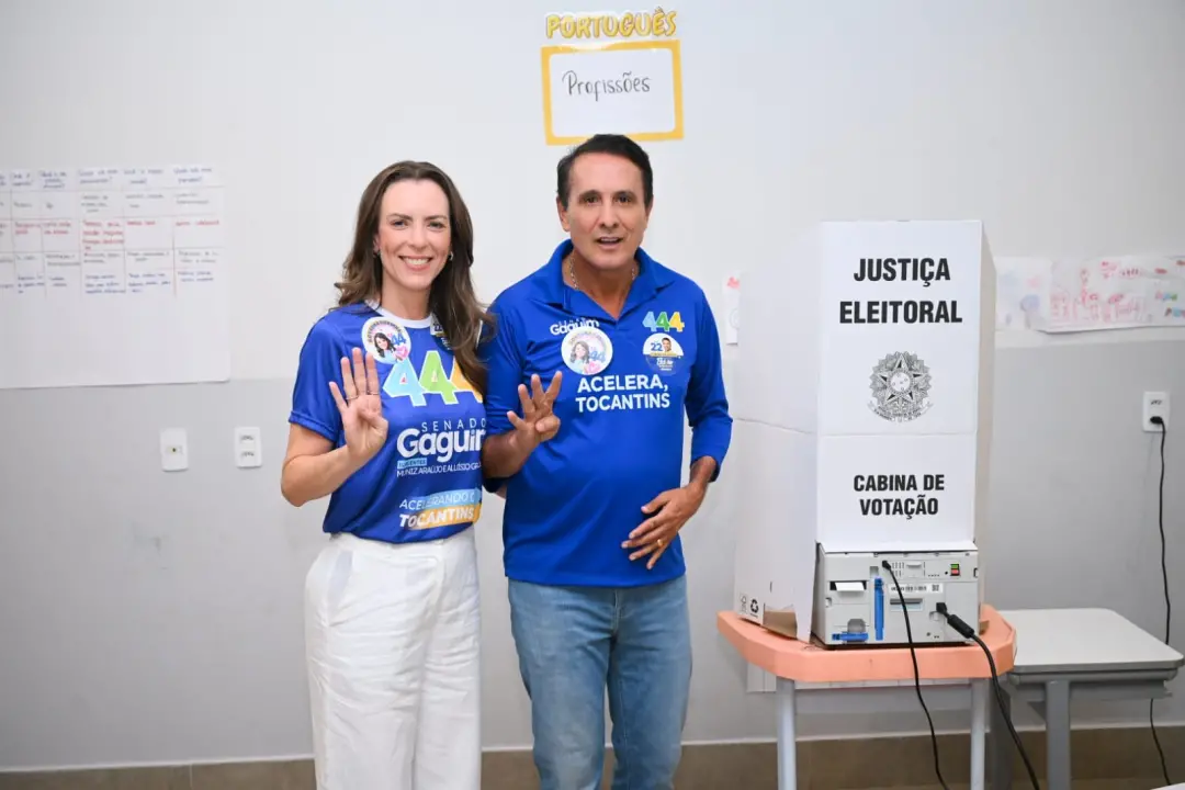 Carlos Gaguim votou em Palmas, acompanhado da esposa Rose Amorim, no domingo. A campanha dele foi limpa e propositiva, …