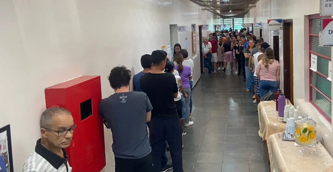 Escola de Limeira recebe 6.289 eleitores com café da manhã, água saborizada e música ambiente. É um cuidado com o eleit…