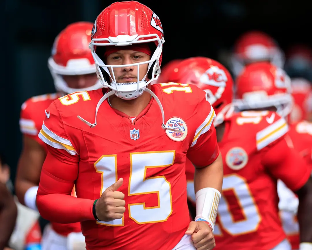 Kansas City Chiefs contra Raiders em Las Vegas no domingo, 4 de outubro, jogo esperado da temporada. O Chiefs tem histó…