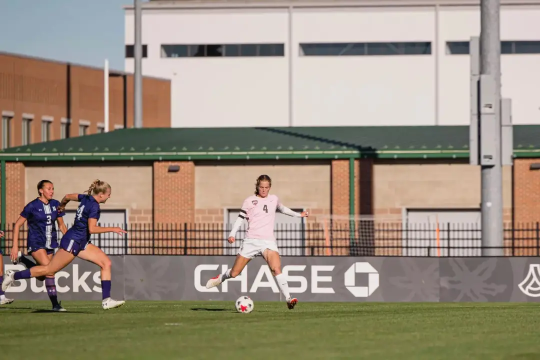 Ohio State venceu Northwestern em jogo de basquete feminino, placar 3 a 0, com destaque para Amanda Schlueter que marco…