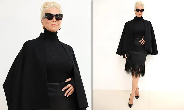 Hannah Waddingham mostrou muito estilo na chegada ao desfile Akris Paris Fashion Week Spring/Summer 2027 com um vestido…