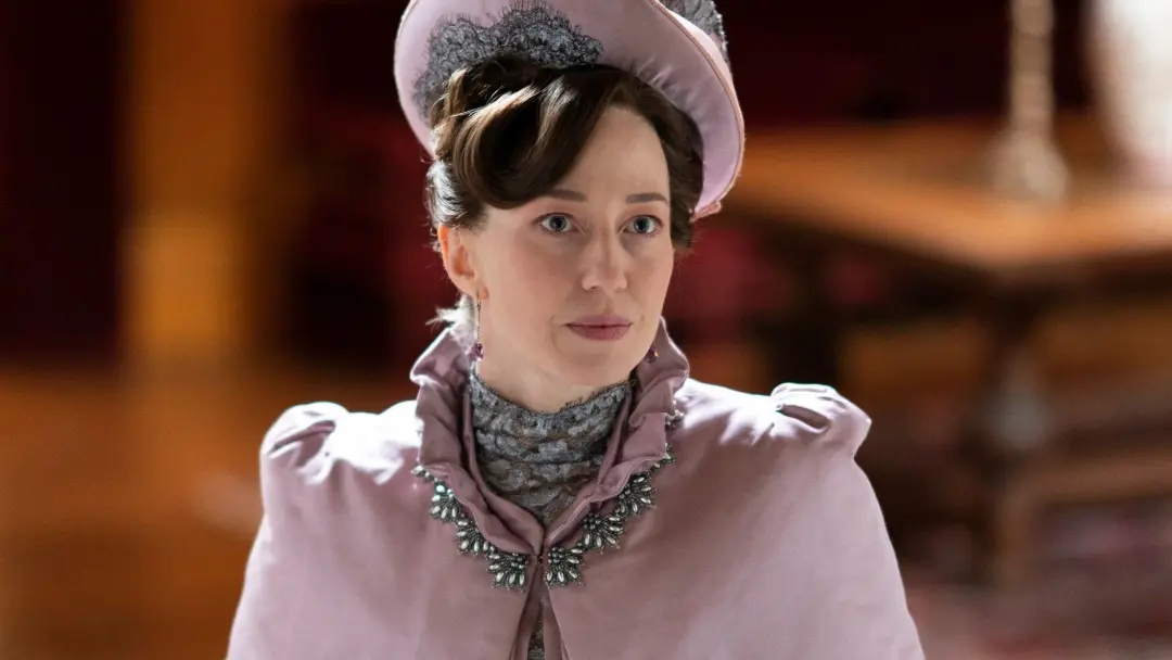 Julian Fellowes traz a versão britânica de The Gilded Age, explorando como a industrialização mudou a sociedade america…