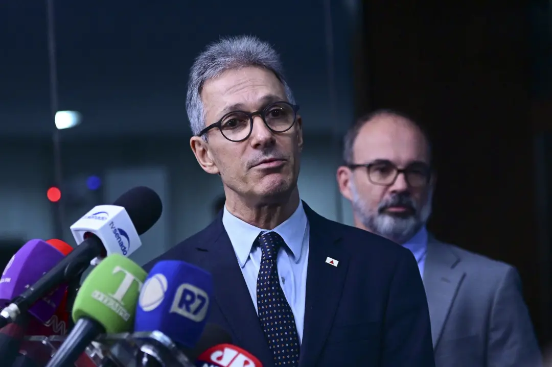 Zema levou celular para cabine de votação em MG. O TRE-MG vai investigar, pois a conduta é proibida e pode gerar detenç…