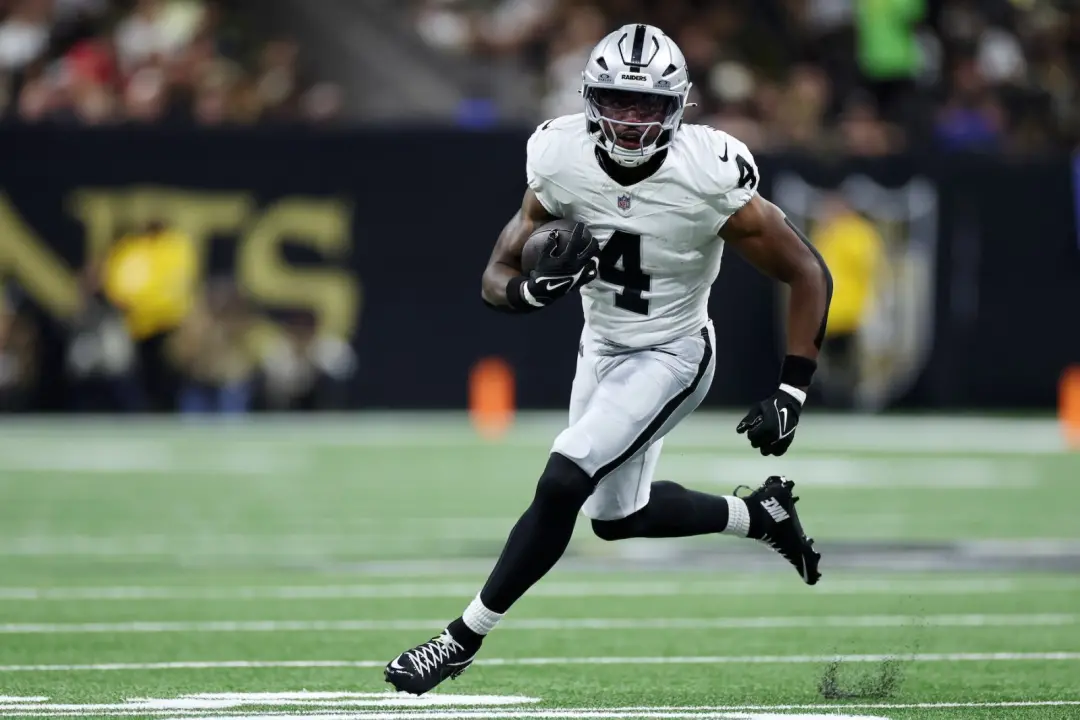 Undefeated AFC West times se enfrentam no Allegiant Stadium hoje. Ver a transmissão ao vivo de graça sem cabo parece bo…