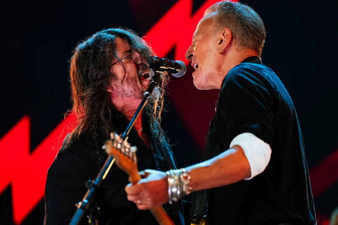 Bruce Springsteen cobriu Neil Young com Dave Grohl no Power to the People Fest, com Dave Matthews e Tom Morello também …