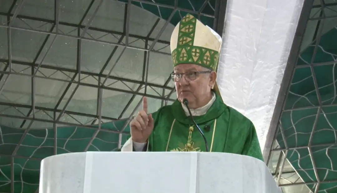 Na Catedral de Brasília, Dom Adair José Guimarães pediu que Nossa Senhora livre o Brasil da peste, da fome e do comunis…