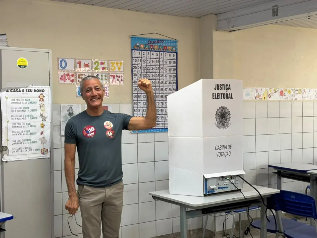 Dário Barbosa do PSTU votou na Escola Municipal José do Patrocínio, na Zona Norte de Natal. A intenção dele é seguir lu…
