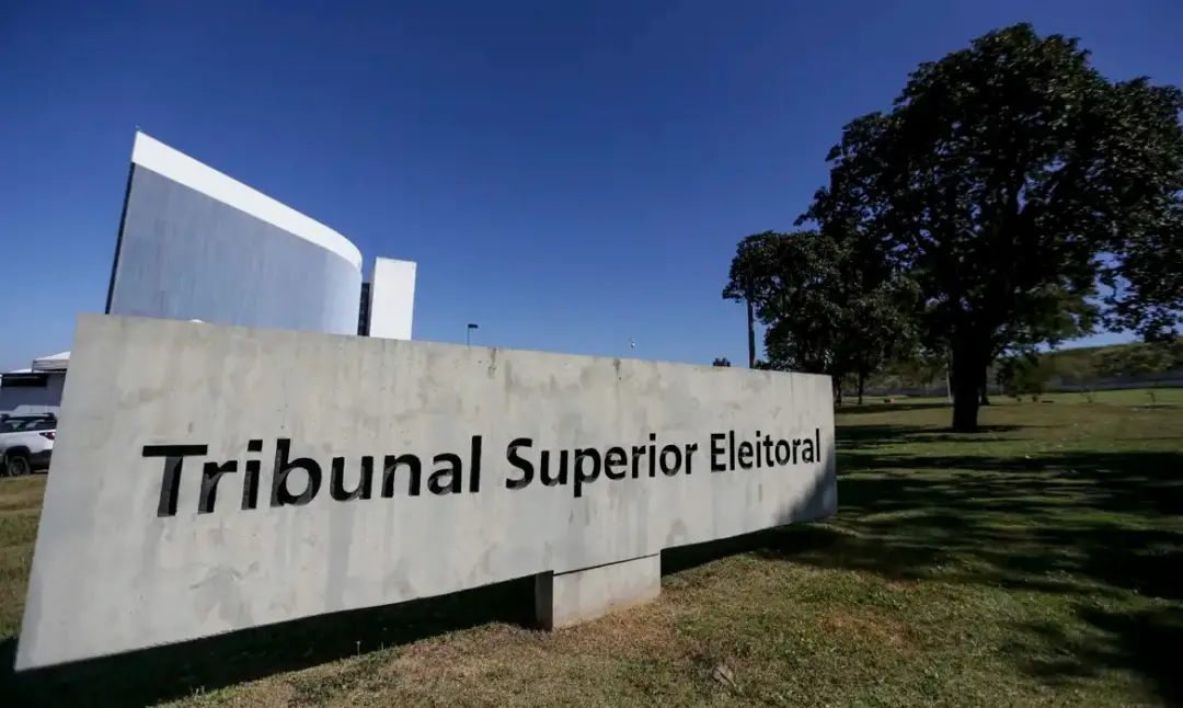 421 urnas precisaram ser trocadas no domingo em todo o Brasil, e 55 auditores do TCU acompanharam o teste de integridad…