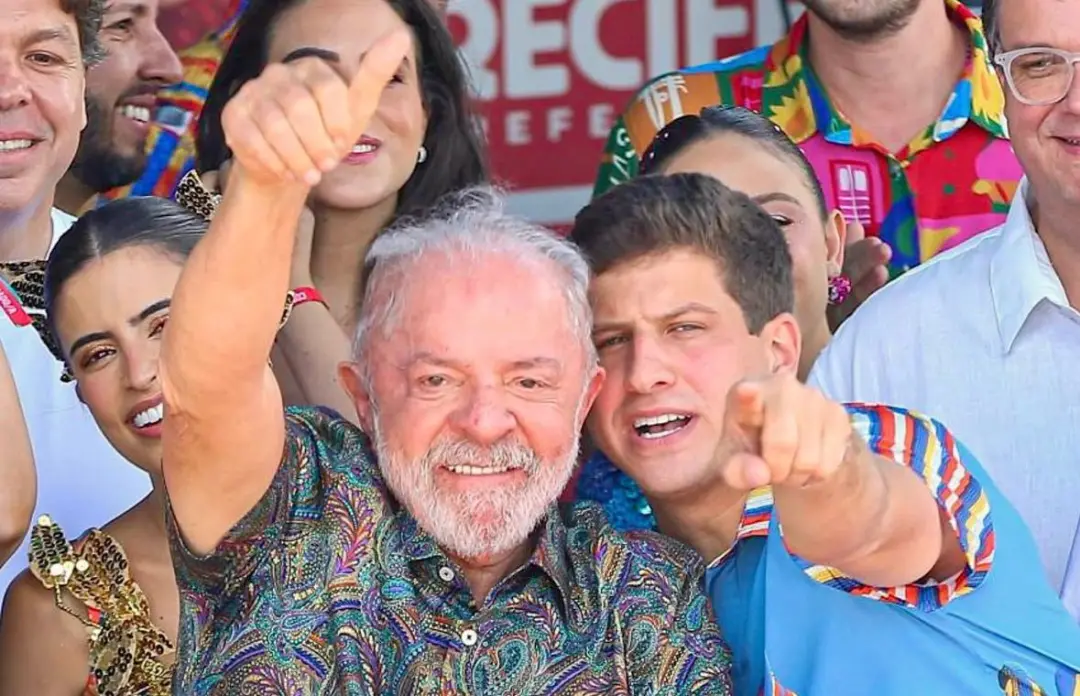 João Campos previu grande votação para Lula em Pernambuco após votar no Recife. Acredito que o entusiasmo que ele perce…