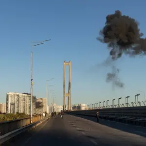 Drone russo atingiu ponte de Kiev enquanto Merz estava lá. Isso é um risco enorme de escalada em meio a visitas diplomá…
