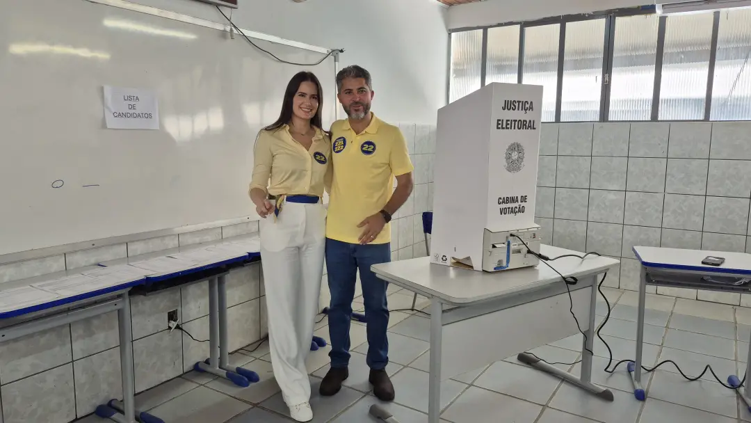 Marcos Rogério, candidato ao governo, votou em Ji-Paraná, RO, acompanhado da esposa e do prefeito. Acho importante ver …