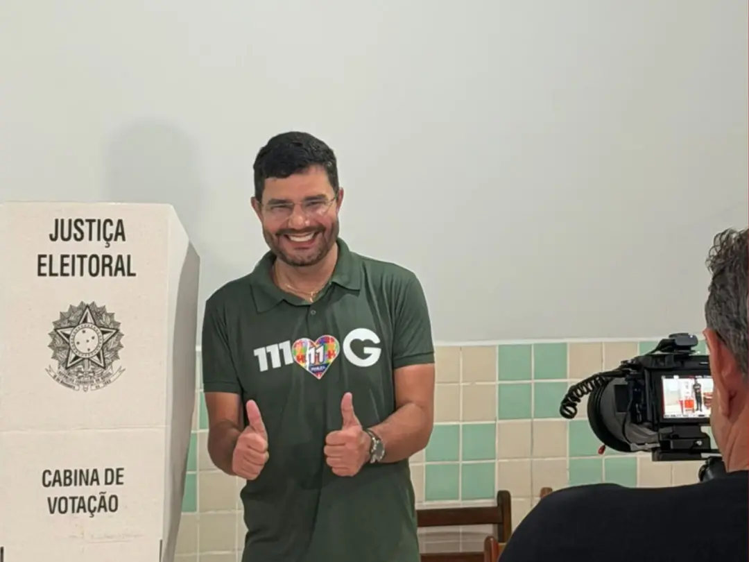 Gladson Camelí votou em Cruzeiro do Sul, no interior do Acre, acompanhado da governadora Mailza Assis. A participação e…