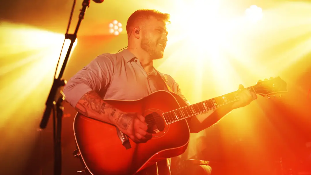 Gillette Stadium viu mais de 73 mil pessoas no show do Zach Bryan. Um recorde de público no local, e ele estava com a c…
