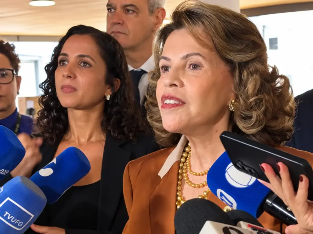 Sete urnas foram substituídas no TRE-GO e houve autuação por venda de bebida alcoólica em Valparaíso. Problemas de tran…