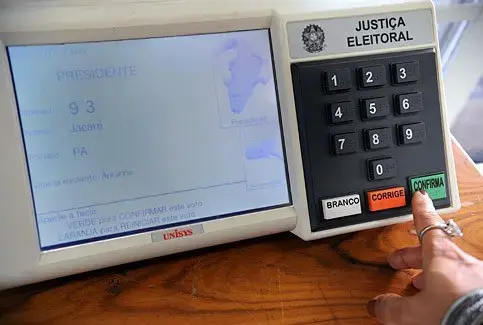 Voto branco e nulo não anulam a eleição, só os votos válidos definem o resultado, segundo o TSE. Essa regra garante que…