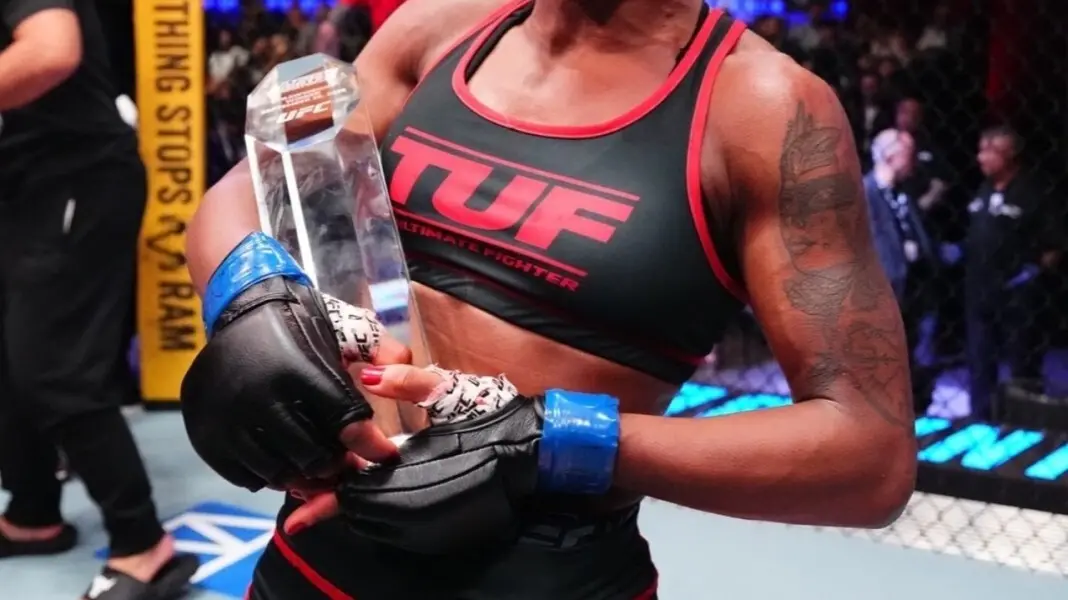 Valesca Machado vence a americana Melissa Amaya no The Ultimate Fighter por nocaute no segundo round. Ver uma mulher br…