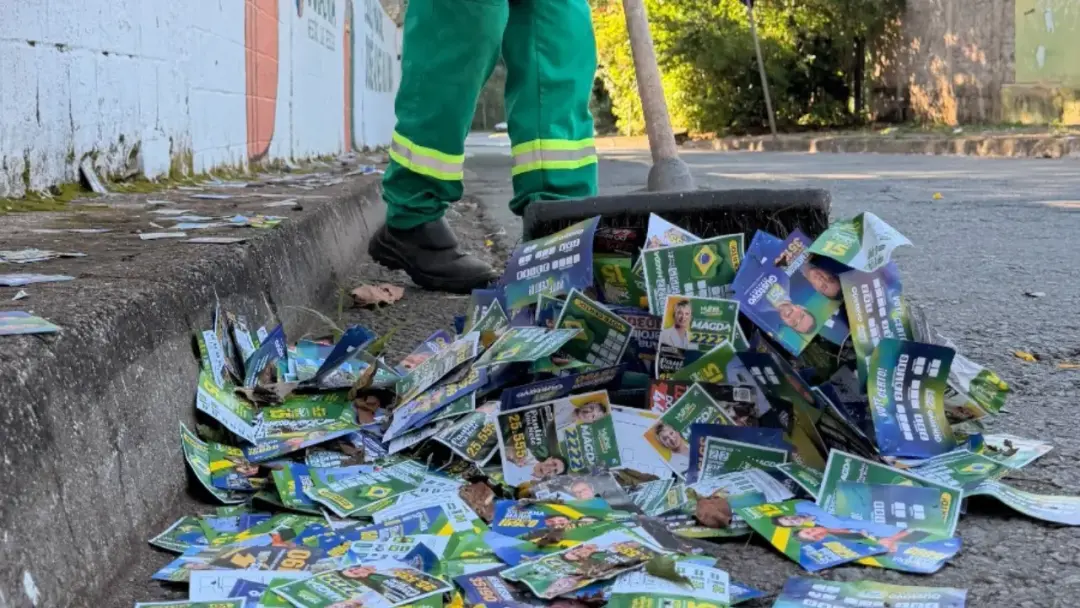 Goiânia mobiliza 966 trabalhadores para a limpeza de locais de votação. A força tarefa da Comurg começou domingo e segu…
