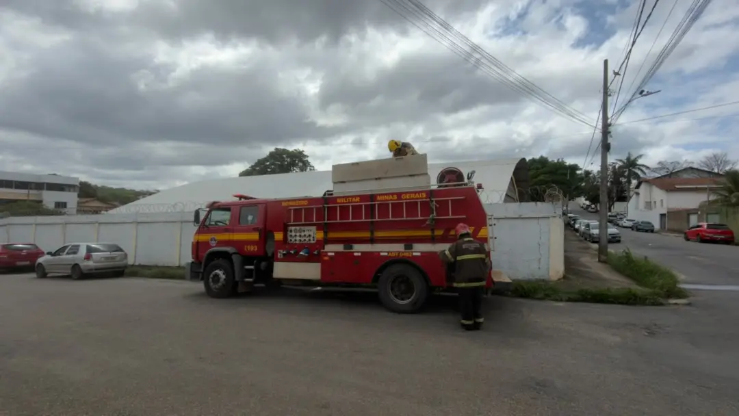 Escola Municipal João Dornas em Bom Despacho teve princípio de incêndio e sinais de furto antes da votação. É preocupan…