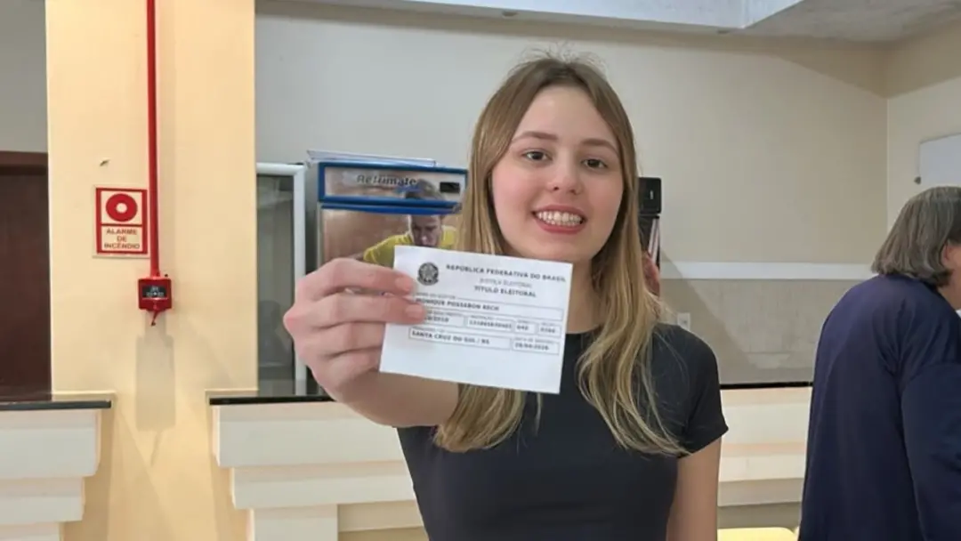 Monique Possebon Rech completou 16 anos e votou pela primeira vez no Rio Grande do Sul. Acho importante ver a participa…