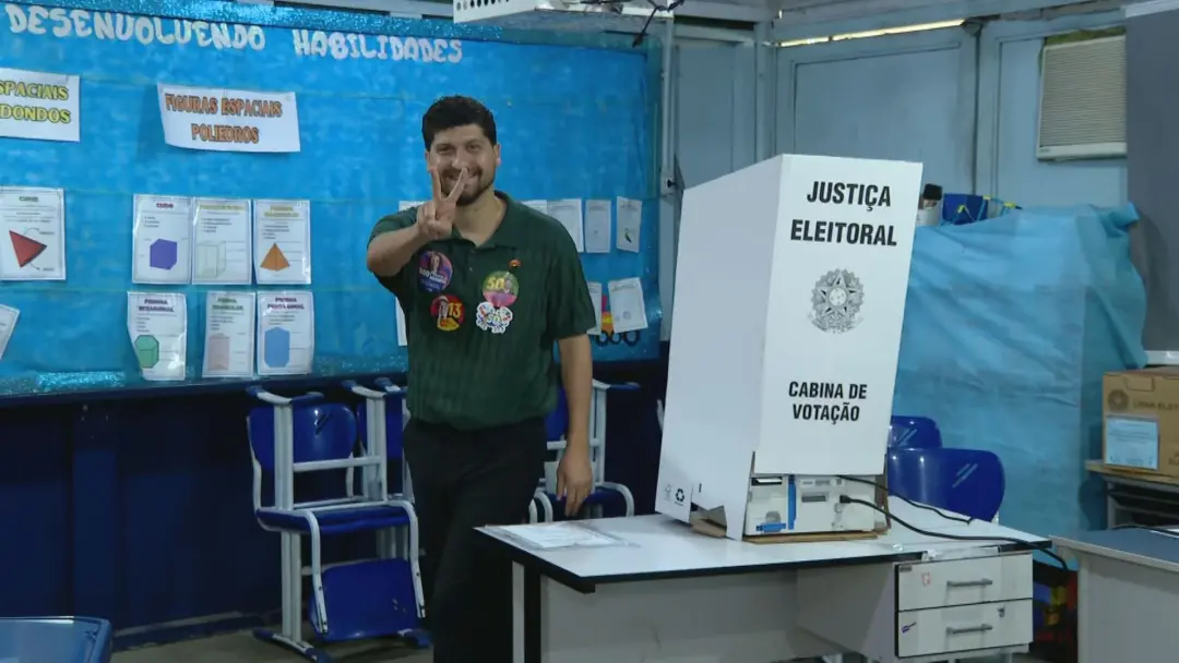 William Siri votou em Campo Grande, na Zona Oeste do Rio, hoje de manhã. Aquele discurso de festa da democracia é sempr…