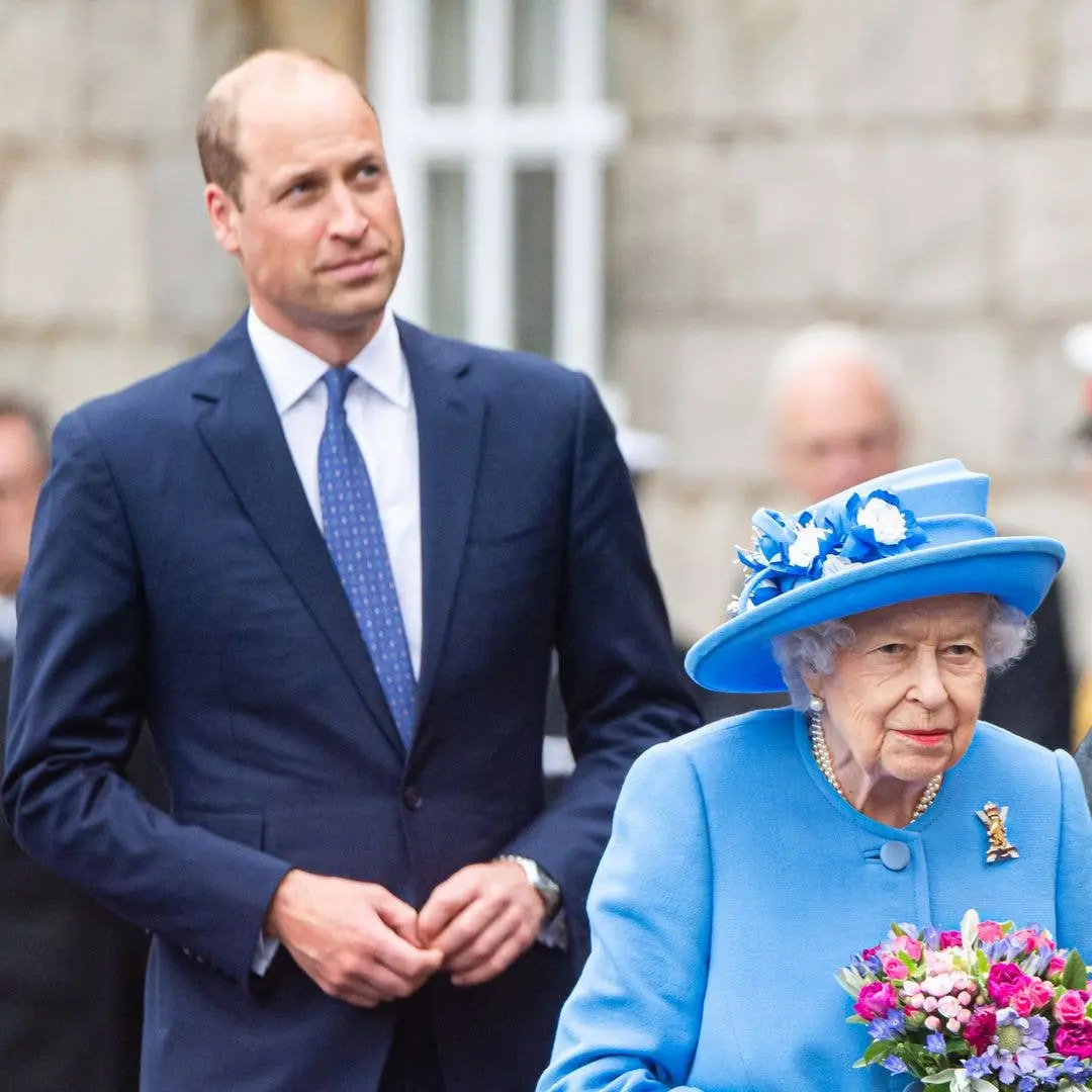 Queen Elizabeth alertou Príncipe William com três palavras durante Trooping the Colour em 2016, depois que ele quebrou …