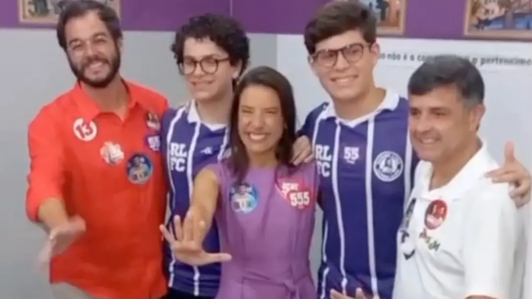Caruaru, PE, sede de votação de Raquel Lyra no domingo, 4 de outubro. A disputa estadual segue intensa, com Lyra lidera…