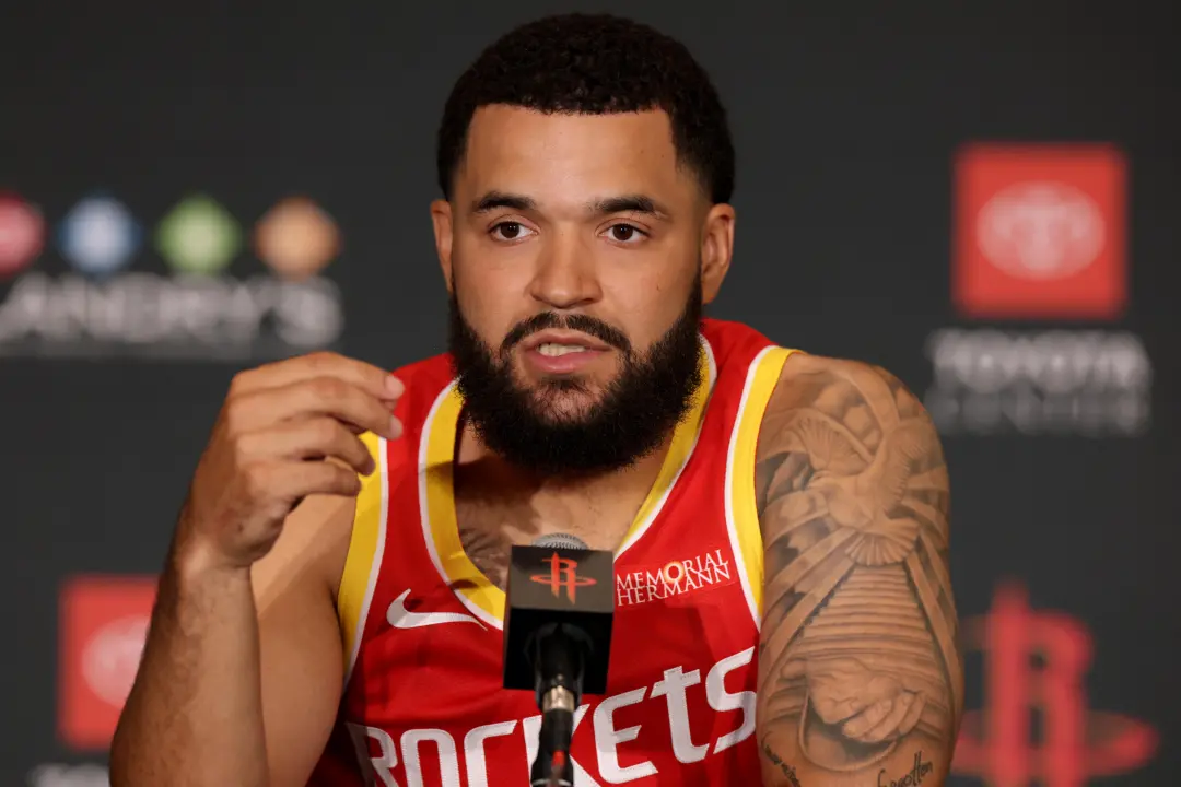 Fred VanVleet sofreu uma lesão grave no treino de pré-temporada dos Houston Rockets, fora da temporada 2025-2026. Isso …