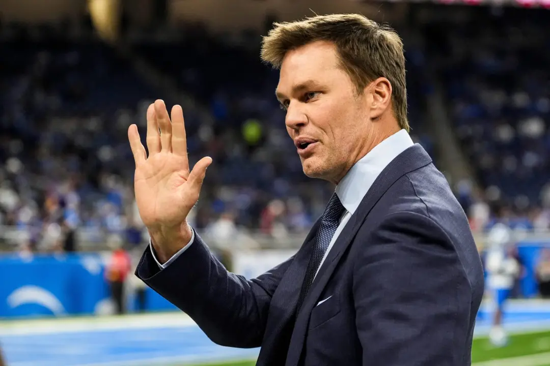 Tom Brady comentando o jogo Rams contra Eagles em Filadélfia neste domingo. É bom ver essa conexão entre o passado e a …