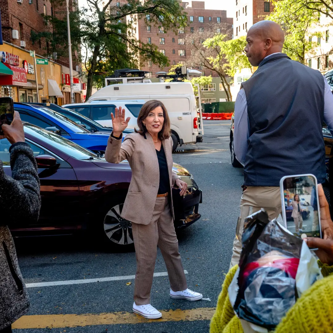 As decisões de Kathy Hochul e Letitia James no Estado de Nova York levantaram dúvidas sobre imparcialidade, já que amba…