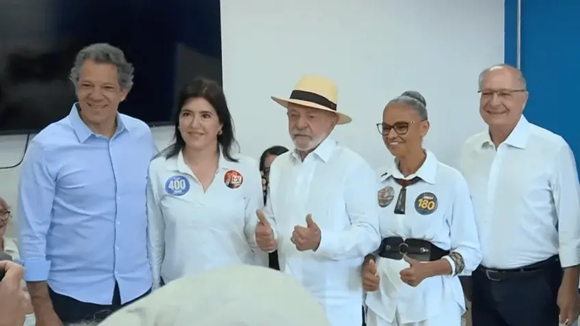 Lula votou domingo em São Bernardo do Campo, na escola estadual, acompanhado de Alckmin e outros aliados. É importante …