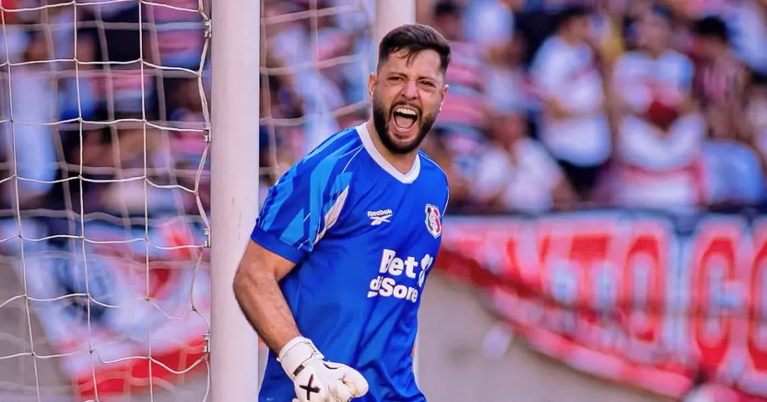 Thiago Coelho falou sobre a torcida do Santa Cruz depois de garantir a volta à Série B com um empate na Arena Pernambuc…