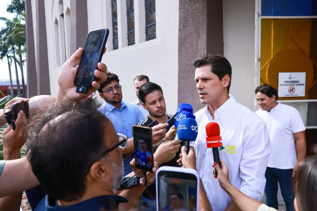 Daniel Vilela falou que está leve e confiante na decisão do eleitor durante sua agenda em Goiânia e Nova Crixás. A camp…