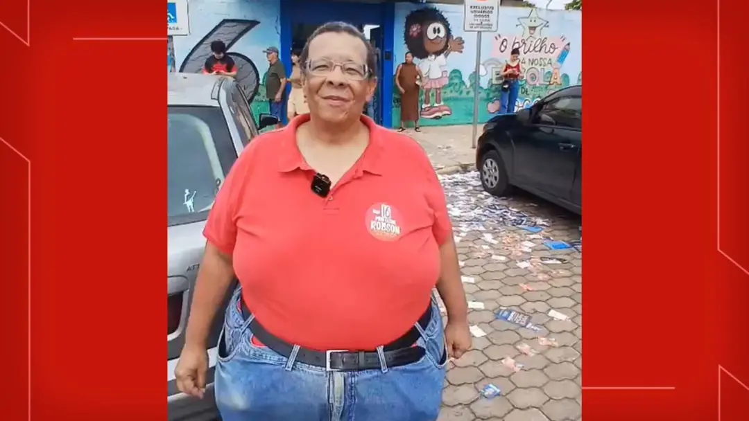 Professor Robson votou na Escola Classe 6 do Guará, no DF. A defesa pelo fim da escala 6x1 é um ponto forte, pois impac…