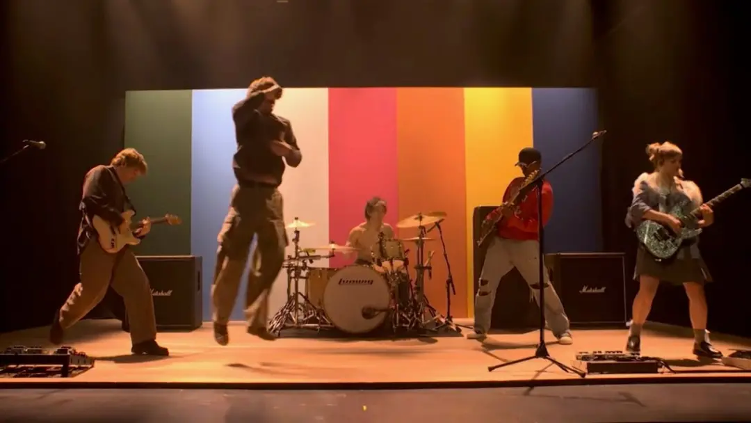 Turnstile fez estreia no Saturday Night Live no fim de semana, um evento raro com banda hardcore nesse programa. A pres…