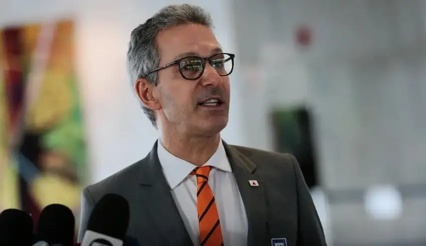 Zema votou em Araxá, cidade natal, e criticou a decisão do TSE sobre Deltan Dallagnol. Eu vejo que a política ainda mex…