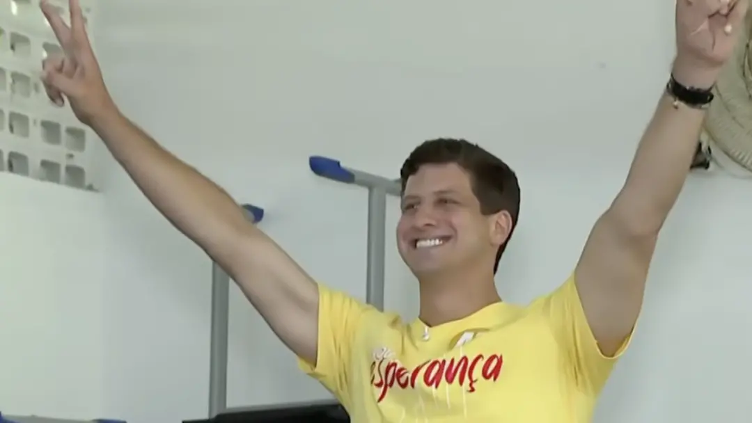 João Campos votou na Escola de Referência em Ensino Médio, no Recife, por volta das 9h50. A fala dele sobre fé e espera…