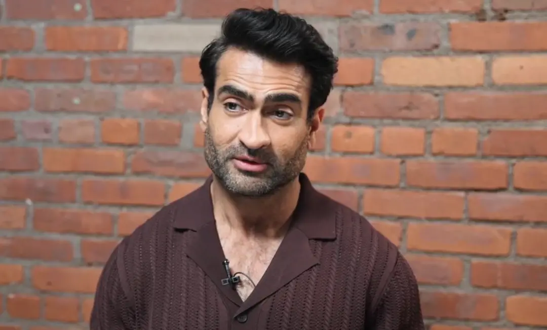 Kumail Nanjiani disse que o elenco de The White Lotus temporada 4 fica junto no mesmo hotel, parecendo um dormitório de…