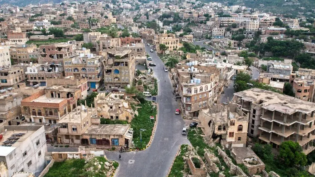 Líder do governo apoiado pela Arábia Saudita em Iêmen anunciou ofensiva militar contra os Houthis enquanto eles cortava…