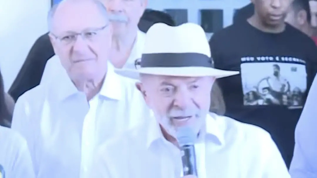 Lula afirmou domingo em São Bernardo do Campo que está em jogo a definição de projeto de Brasil ao votar. A visão é que…